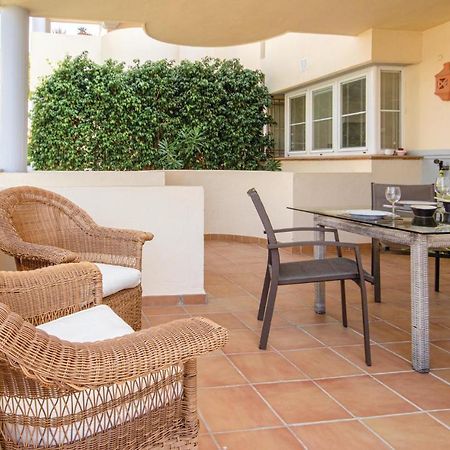 Beautiful Apartment In Marbella-Cabopino With 2 Bedrooms, Wifi And Outdoor Swimming Pool Екстер'єр фото