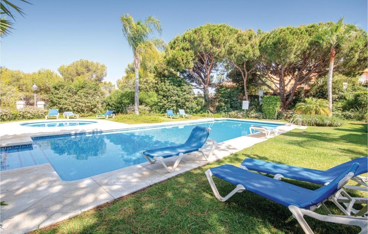 Beautiful Apartment In Marbella-Cabopino With 2 Bedrooms, Wifi And Outdoor Swimming Pool Екстер'єр фото